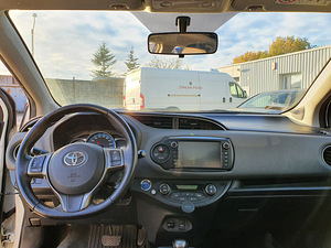 Toyota Yaris Hybrid 2014 (4 foto / 15)