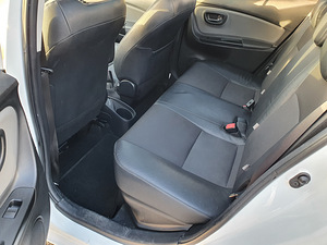 Toyota Yaris Hybrid 2014 (6 foto / 15)