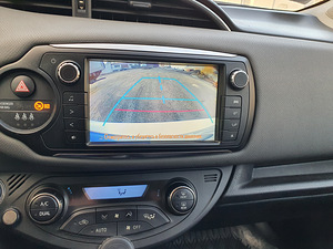 Toyota Yaris Hybrid 2014 (14 foto / 15)