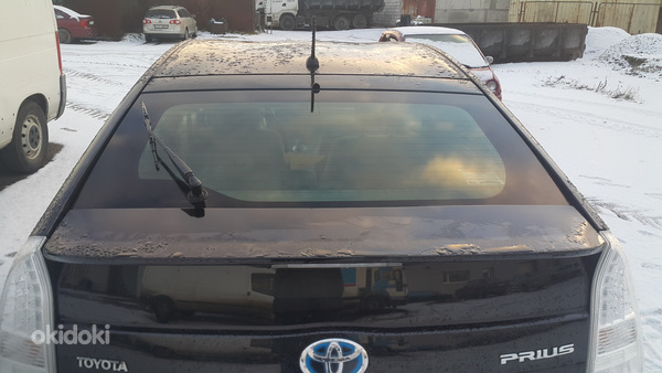 Toyota Prius заднее стекло (фото #1)