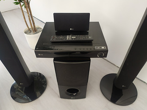 Домашний кинотеатр DVD LG 5.1 SubBufer Система караоке (1 фото из 3)