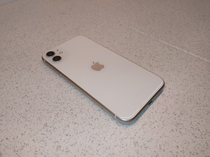 iPhone 11 128 ГБ (3 фото из 3)