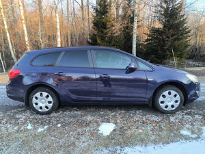 Opel astra j (11 foto / 11)