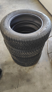 Goodyear Ultragrip Ice 215/65/17 (2 foto / 2)