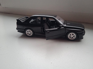 BMW M3 mudel mudelauto (4 foto / 5)