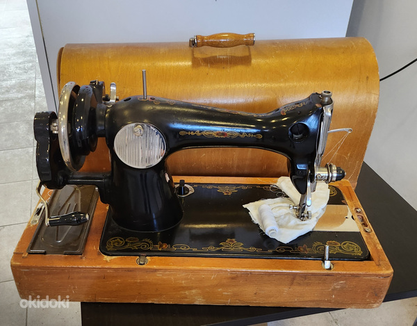 Швейная машина (фото #1)