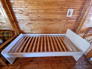 IKEA Släkt voodiraam (1 foto / 2)