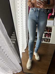 Джинсы Calvin Klein (3 фото из 4)
