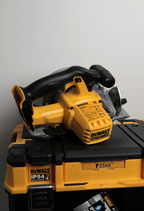 Akuketassaag DeWalt DCS391N 18V (2 foto / 3)