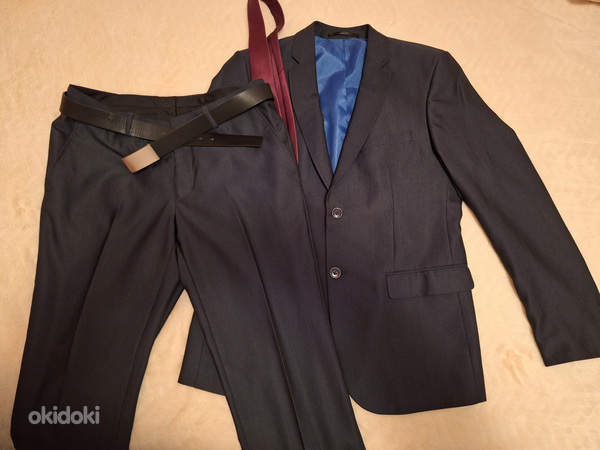 Мужской костюм размера М, галстук и ремень. (фото #1)