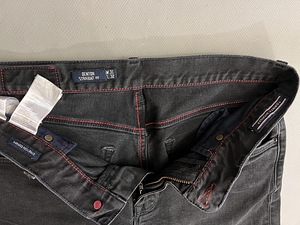Tommy Hilfiger teksad (2 foto / 3)