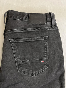 Tommy Hilfiger teksad (3 foto / 3)