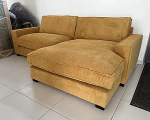 Sulepatjadega kollane nurgadiivan 250x159 cm. Uhiuus (5 foto / 5)