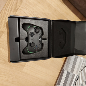 Пульт дистанционного управления Razer Wolverine v2 (3 фото из 4)