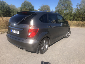 Müüa Honda FR-V (7 foto / 7)