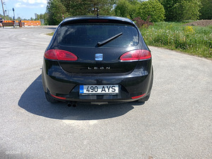 SEAT Leon (5 фото из 5)
