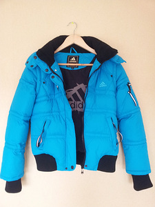 Uus naiste talvejope kapuutsiga ADIDAS, nr. M (3 foto / 3)