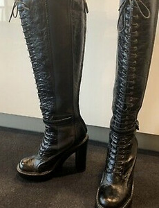 GIVENCHY Nööridega saapad, suurus 40. (2 foto / 5)