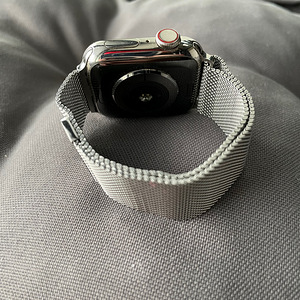 Apple Watch Series 5 Stainless Steel 40mm Silver LTE (2 foto / 3)
