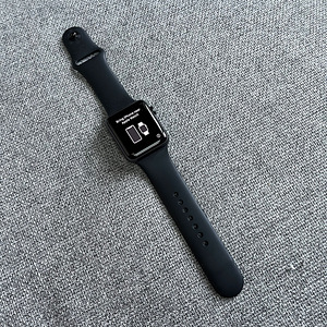 Apple Watch Series 3 42mm GPS Aluminum (1 foto / 3)