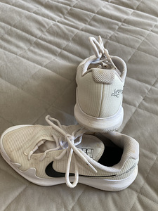 Müüa tennisejalatsid NIKE Jr VAPOR PRO s.38,5 (2 foto / 3)