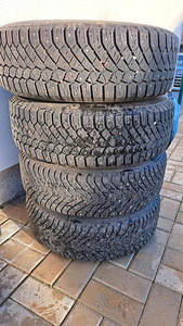 Зимние шины 185/65 R15 с дисками Volvo 4x114.3 (1 фото из 8)