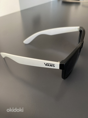 Солнцезащитные очки VANS (фото #2)
