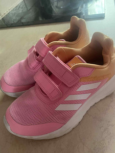 Кроссовки Adidad 34 (1 фото из 3)