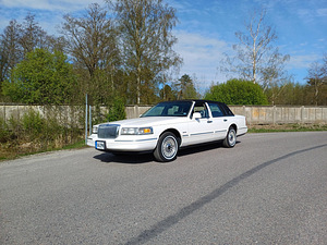 1997 Lincoln Town Car Signature Series (8 foto / 11)