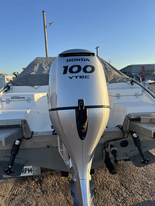 Лодочный мотор Honda 100 (2 фото из 7)