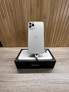 iPhone 11 Pro Max hõbe (1 foto / 3)
