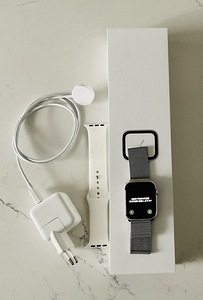 Apple Watch 4 4 мм серебристый (1 фото из 3)