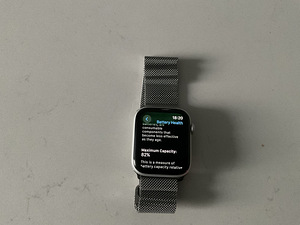 Apple Watch 4 4 мм серебристый (3 фото из 3)