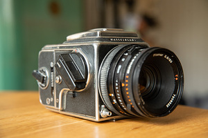 Среднеформатная камера hasselblad 500 C/M + Planar 80mm F2.8
