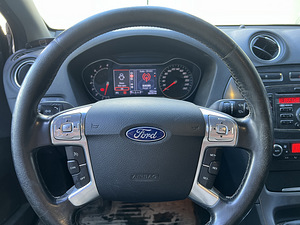 Ford Mondeo 2011 (8 foto / 9)