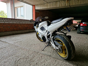 Suzuki GSX-R 1000 (4 foto / 5)