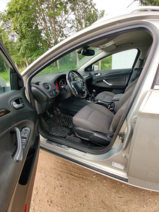 Ford Mondeo Ghia (9 foto / 14)