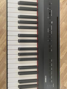 Uueväärne Yamaha digitaalne klaver P-125 koos jalgadega (5 foto / 5)