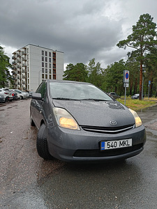 Toyota Prius 20 Hybrid 2007 (7 foto / 11)
