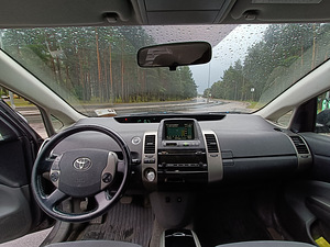 Toyota Prius 20 Hybrid 2007 (8 foto / 11)