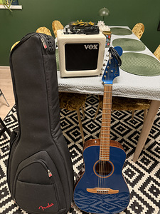 Комплект: гитара Fender Malibu с чехлом и комбоусилителем (1 фото из 8)