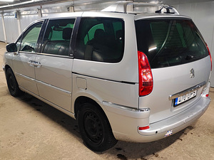 Peugeot 807 Premium pack 2.0 HDI 120kW 7 kohta (2 foto / 13)