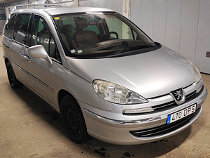 Peugeot 807 Premium pack 2.0 HDI 120kW 7 kohta (4 foto / 13)