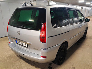 Peugeot 807 Premium pack 2.0 HDI 120kW 7 kohta (5 foto / 13)