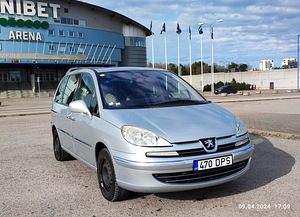 Peugeot 807 Premium pack 2.0 HDI 120kW 7 kohta (4 foto / 13)