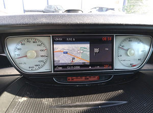 Peugeot 807 Premium pack 2.0 HDI 120kW 7 kohta (9 foto / 12)