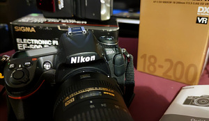 Nikon D300S + Nikkor 18-200mm DX VR + välklamp Sigma EF-500D (4 foto / 7)