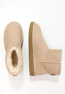 Продаются новые оригинальные зимние сапоги UGG. размер 41. Ц (1 фото из 4)