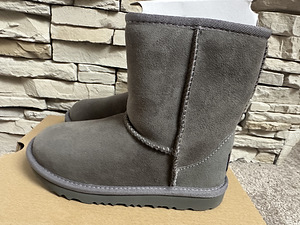 Müüa uued laste UGG Classic II talvesaapad s.31 (2 foto / 9)