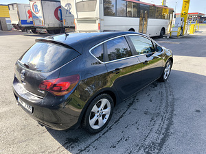 Opel Astra J (2 фото из 5)
